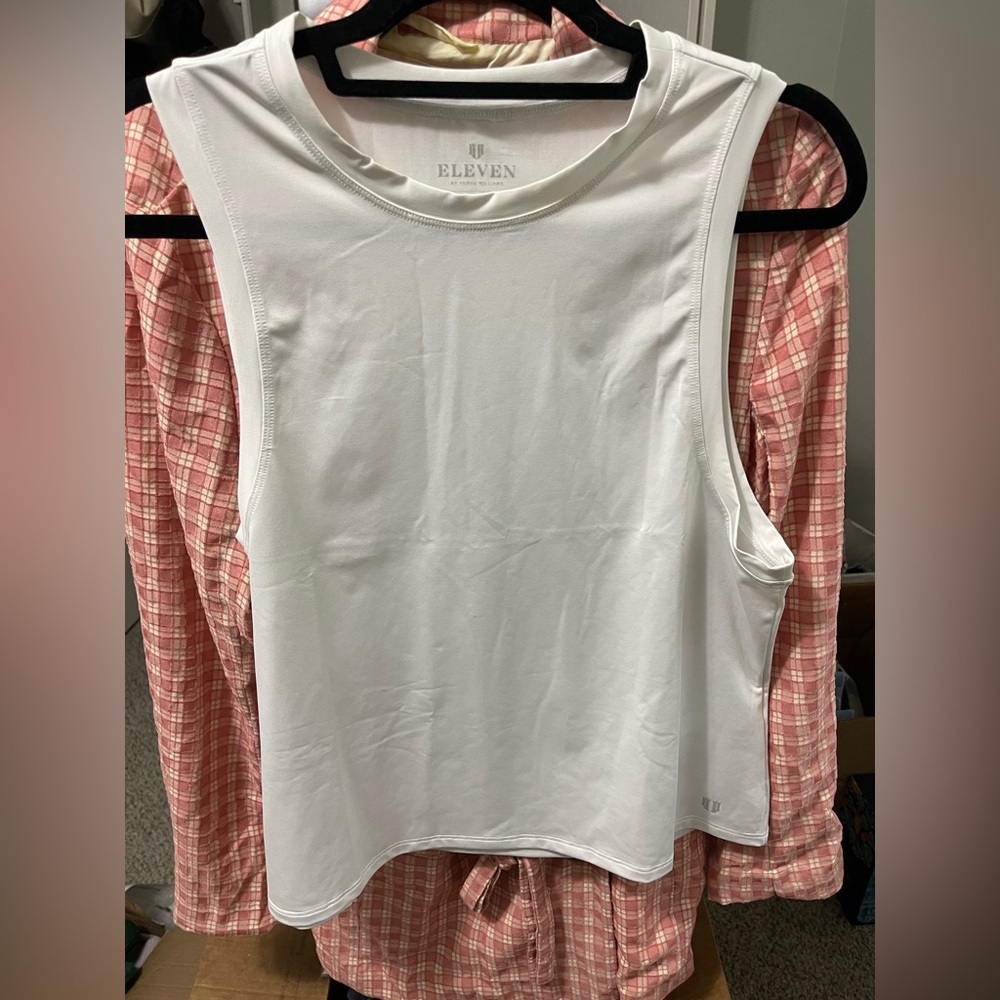 EleVen by Venus Williams Classic White Top Size M. New